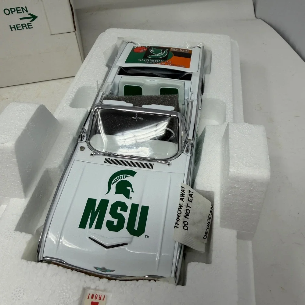 Danbury Mint Michigan State Spartans Die-Cast Car Ford Thunderbird 1:24